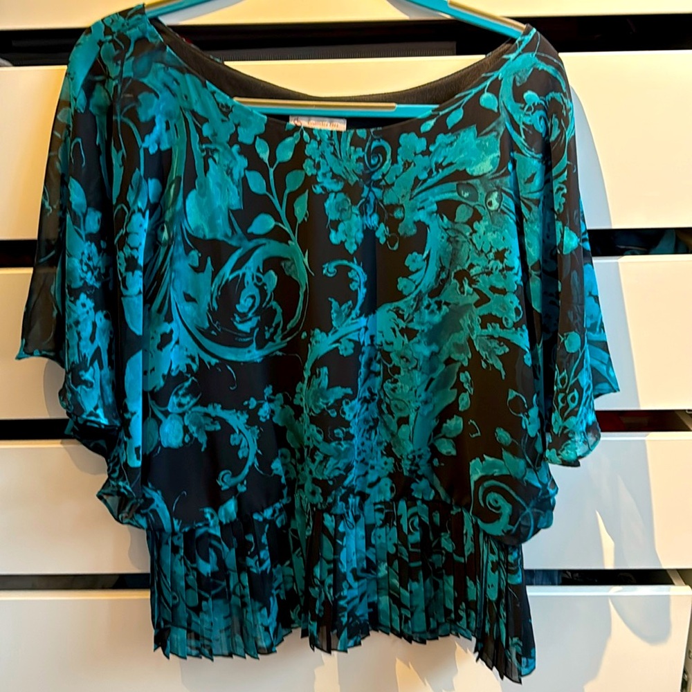 Blak and teal peplum top